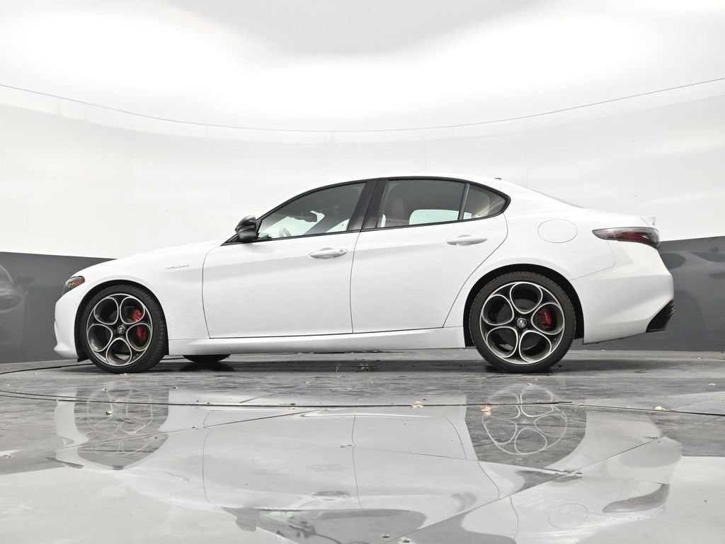 Used 2024 Alfa Romeo Giulia Veloce RWD image 21