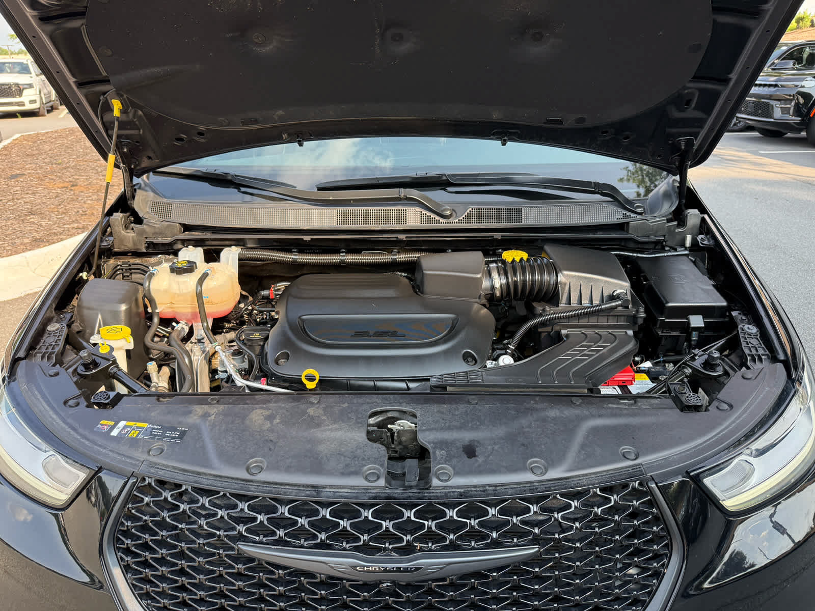 Used 2025 Chrysler Pacifica Limited FWD image 30