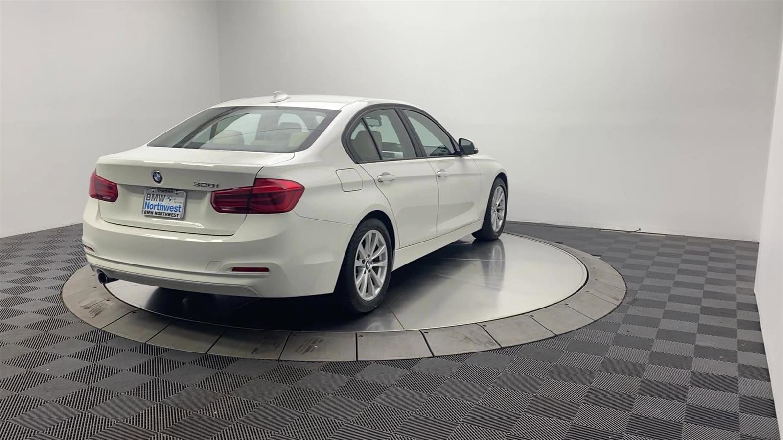 Used 2018 BMW 320i Sedan w/ Convenience Package image 6