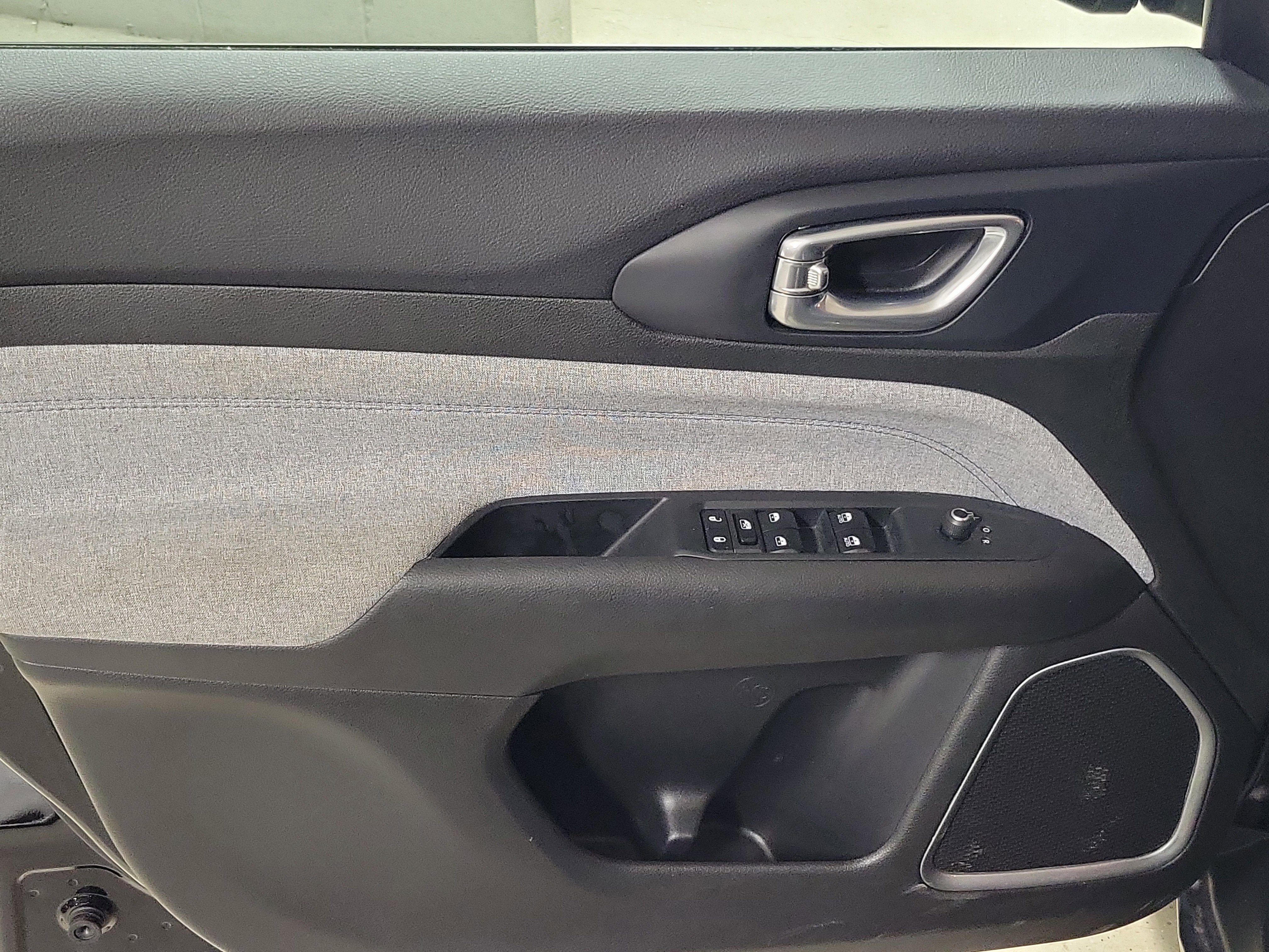 Used 2025 Jeep Compass Latitude image 21