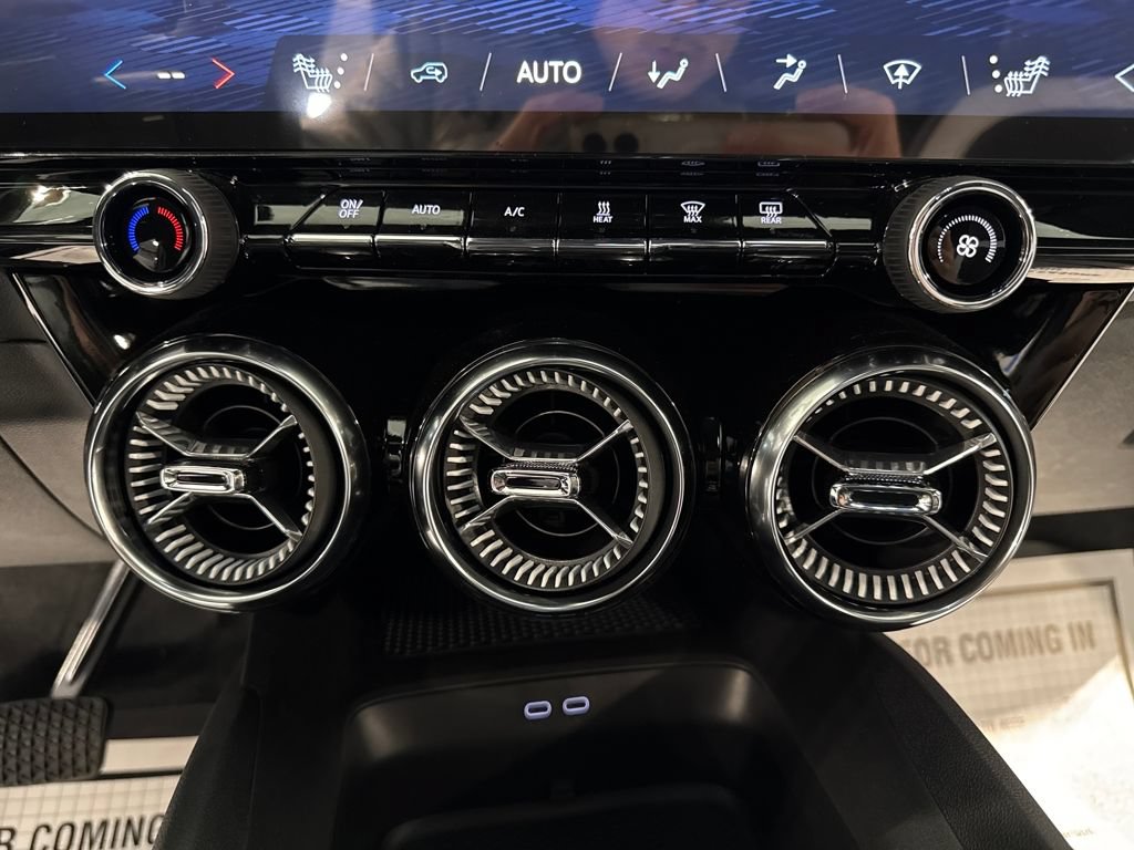 New 2026 Chevrolet Blazer EV LT AWD/4WD image 17