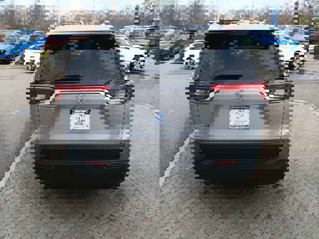 Used 2022 Toyota RAV4 XLE w/ Convenience Package image 5