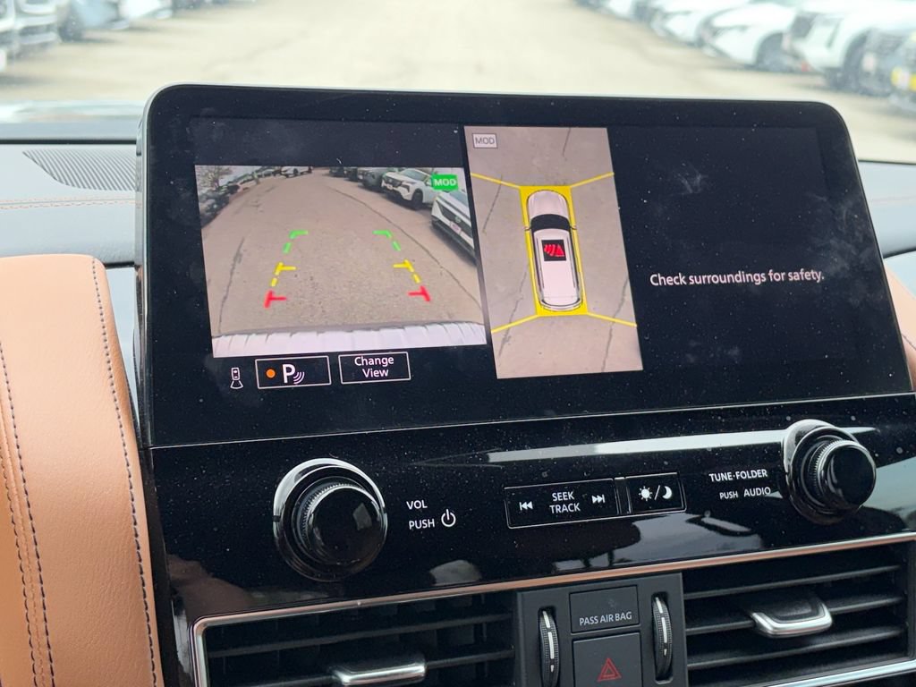Used 2024 INFINITI QX80 Sensory w/ Cargo Package AWD/4WD image 16