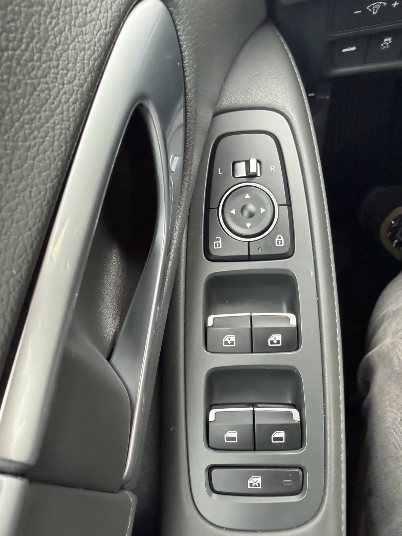 Used 2020 Hyundai Sonata Limited FWD image 26