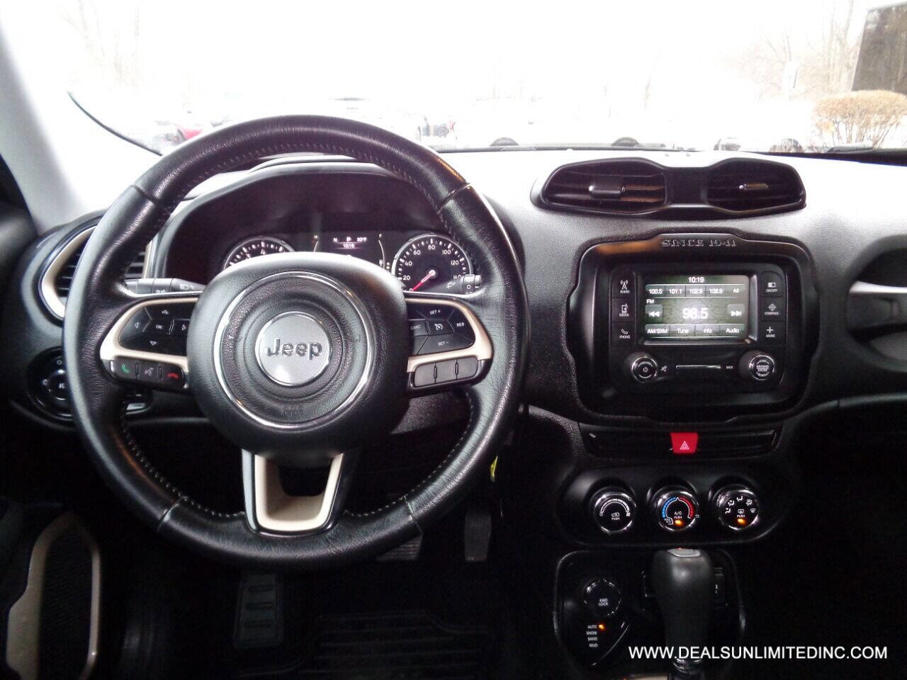 Used 2015 Jeep Renegade Latitude image 11