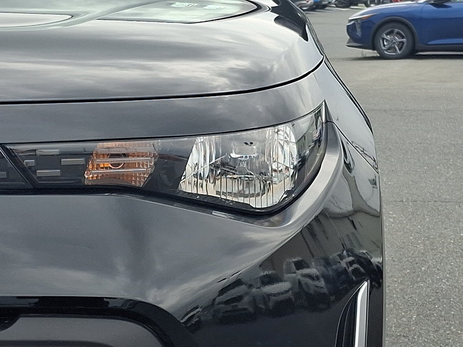 Used 2025 Kia Soul LX w/ LX Technology Package FWD image 9