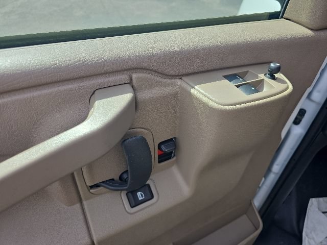 Used 2025 GMC Savana 3500 RWD image 12