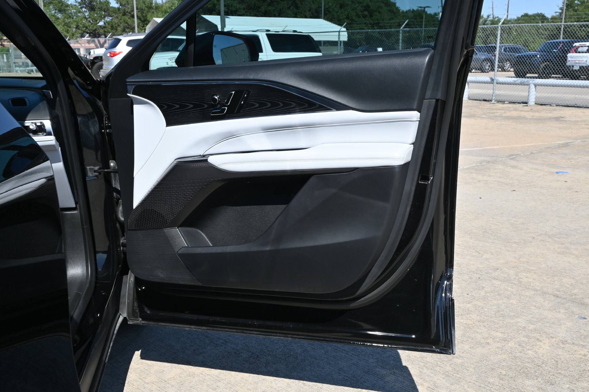 Certified 2024 Cadillac Lyriq Luxury AWD/4WD image 24