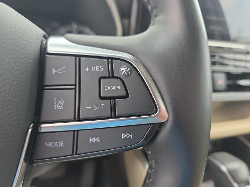 Used 2021 Toyota Highlander Platinum AWD/4WD image 26