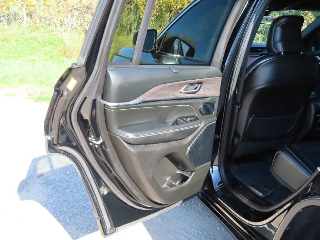 Certified 2023 Jeep Grand Cherokee Overland w/ Adv Protech Group III AWD/4WD image 29