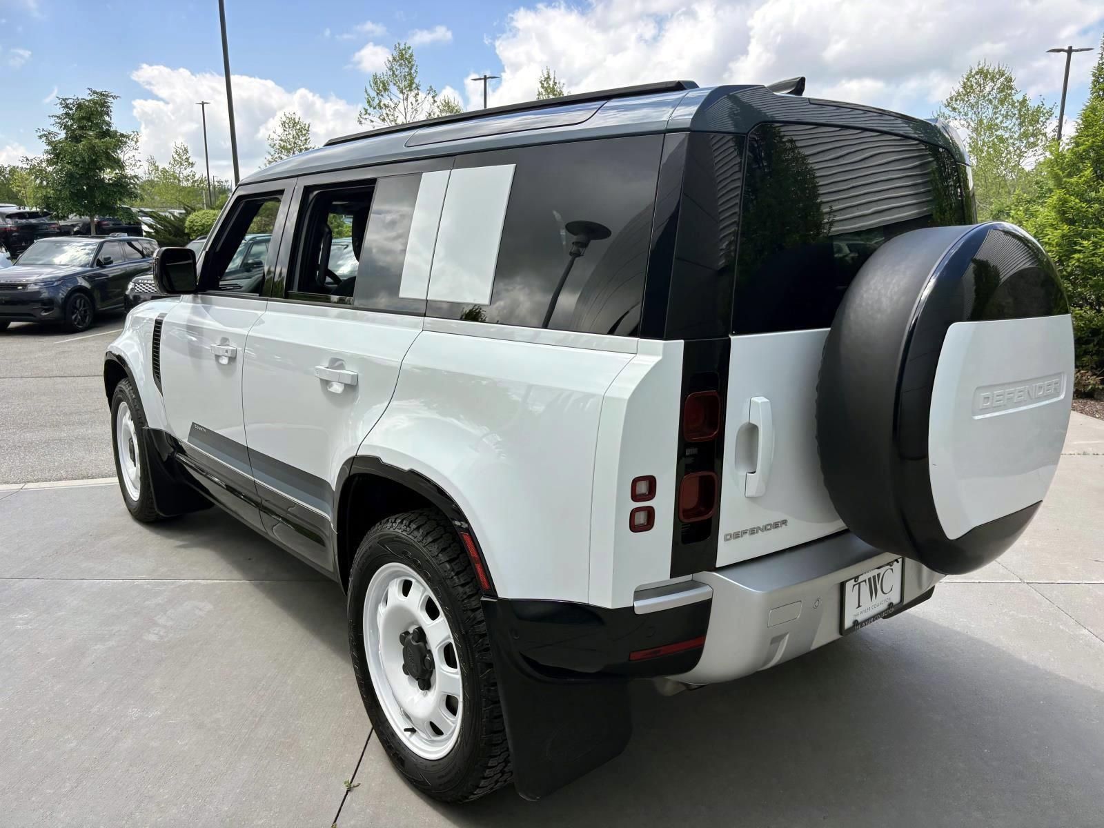 Used 2025 Land Rover Defender 110 S AWD/4WD image 7