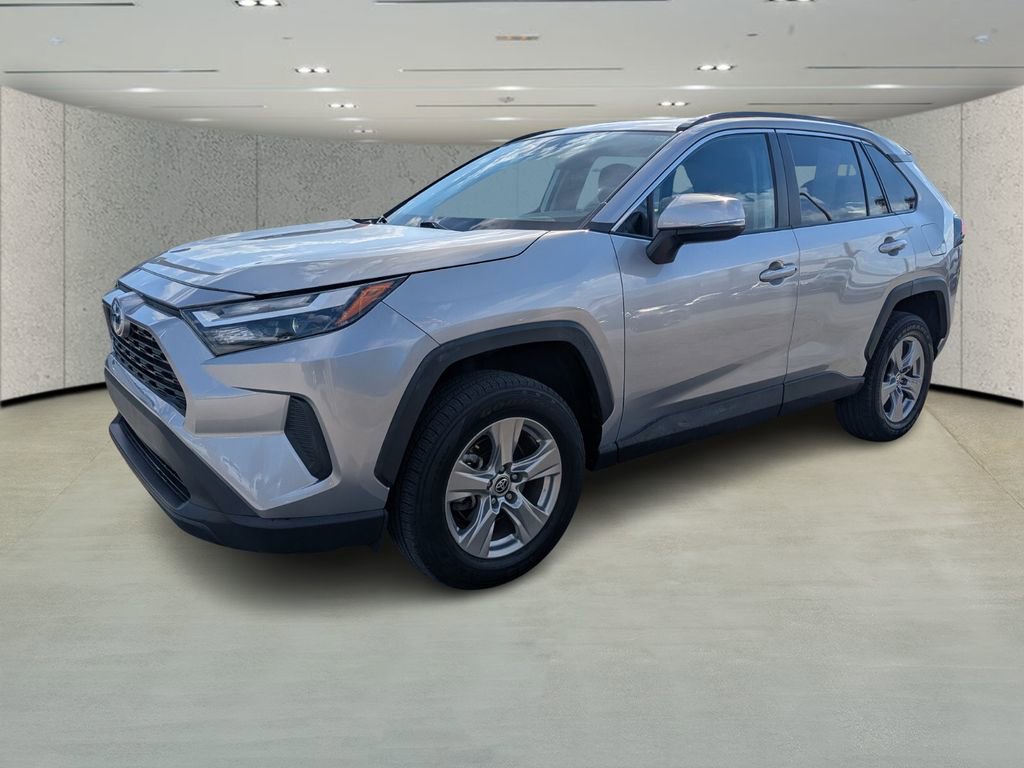 Used 2022 Toyota RAV4 XLE w/ Convenience Package image 7
