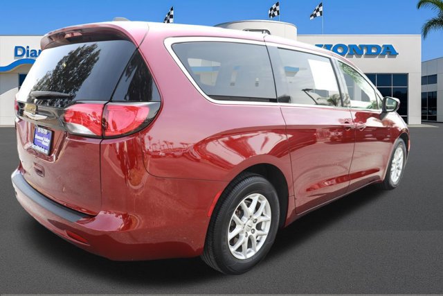 Used 2023 Chrysler Voyager LX FWD image 7