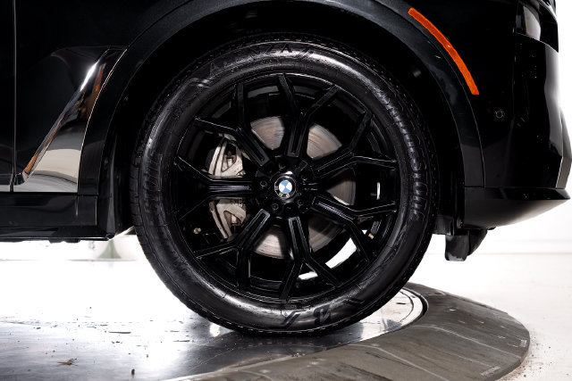 Used 2024 BMW X7 xDrive40i w/ Premium Package AWD/4WD image 17