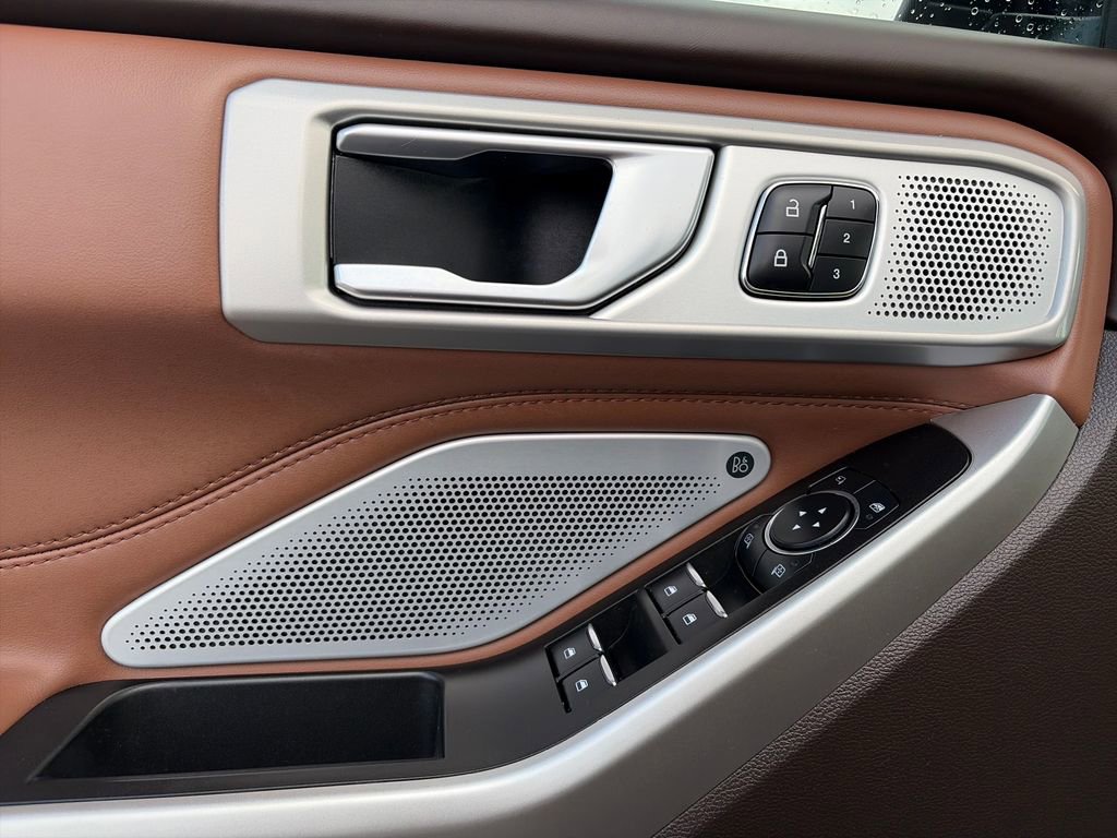 Used 2023 Ford Explorer King Ranch w/ Technology Package image 19
