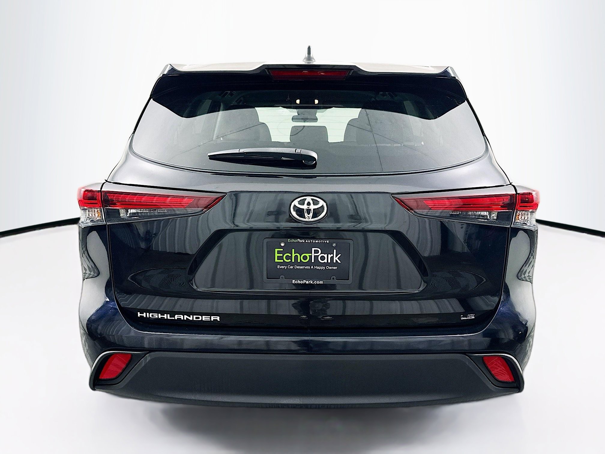 Used 2024 Toyota Highlander LE image 7