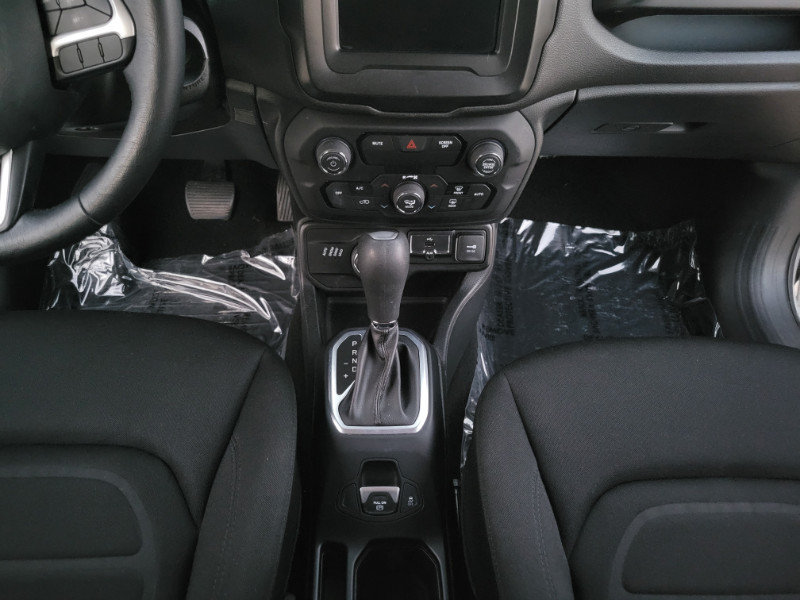 Used 2019 Jeep Renegade Latitude w/ Cold Weather Group AWD/4WD image 28