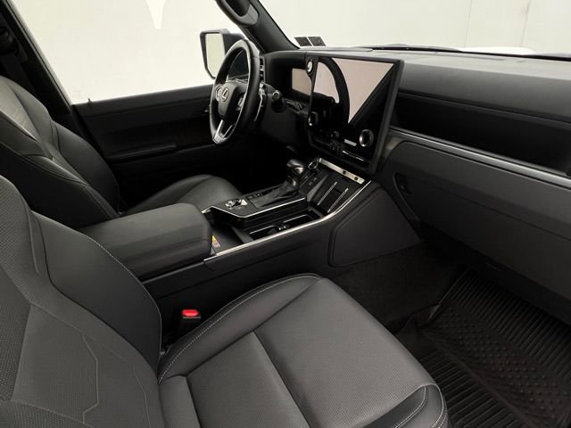 Used 2024 Lexus GX 550 w/ Cold Area Package AWD/4WD image 13