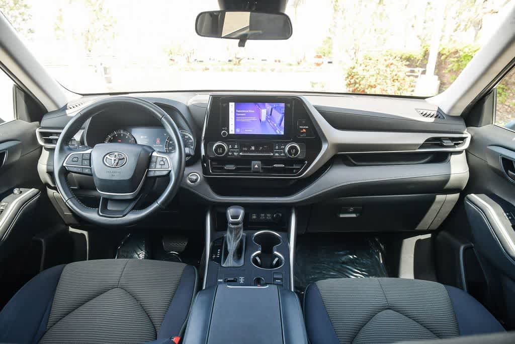 Used 2023 Toyota Highlander LE image 14