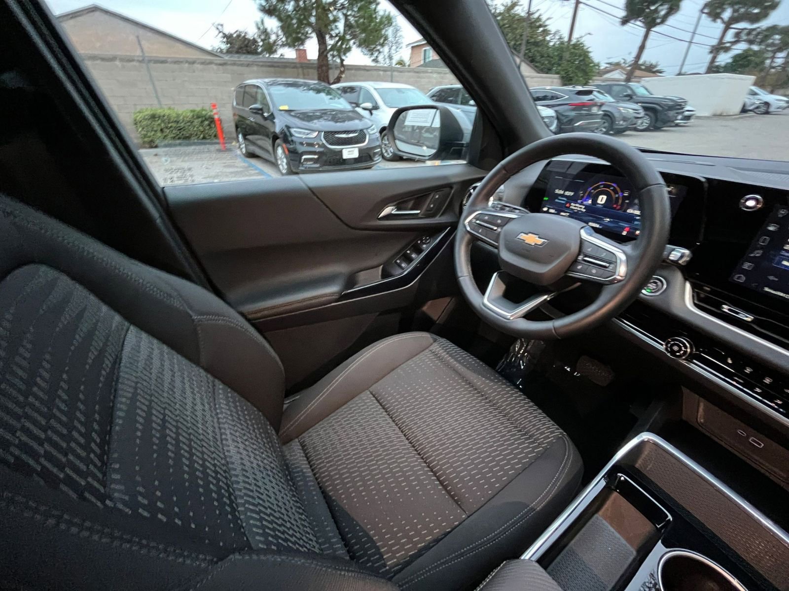 Used 2025 Chevrolet Equinox LT image 34