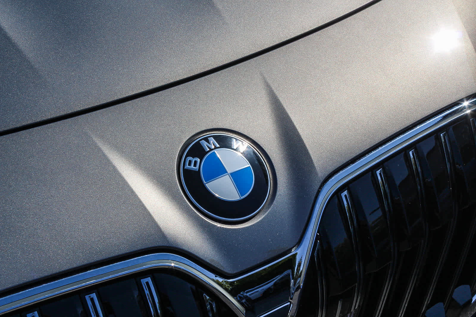 New 2026 BMW 740i w/ Premium Package RWD image 11