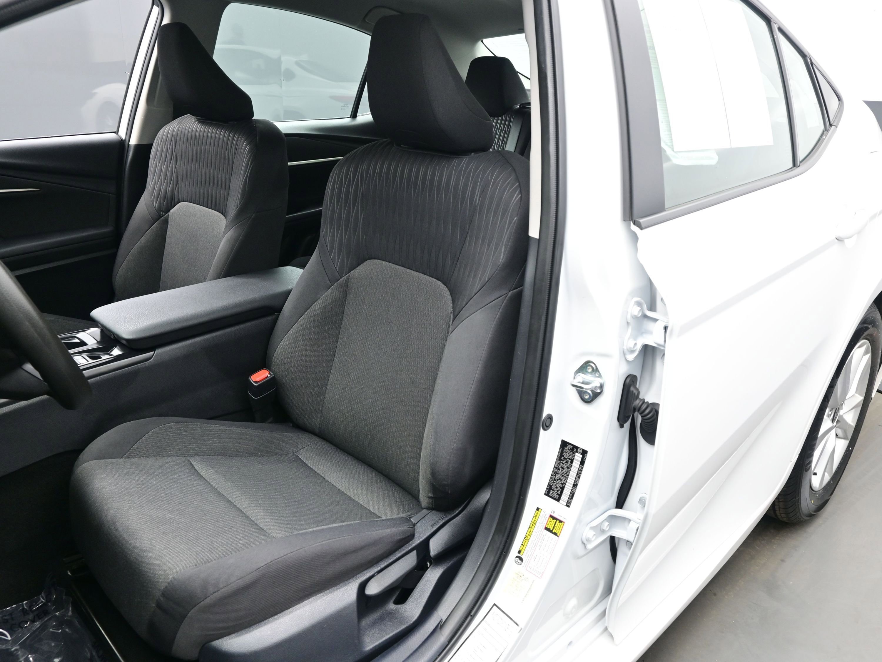 Used 2025 Toyota Camry LE image 11