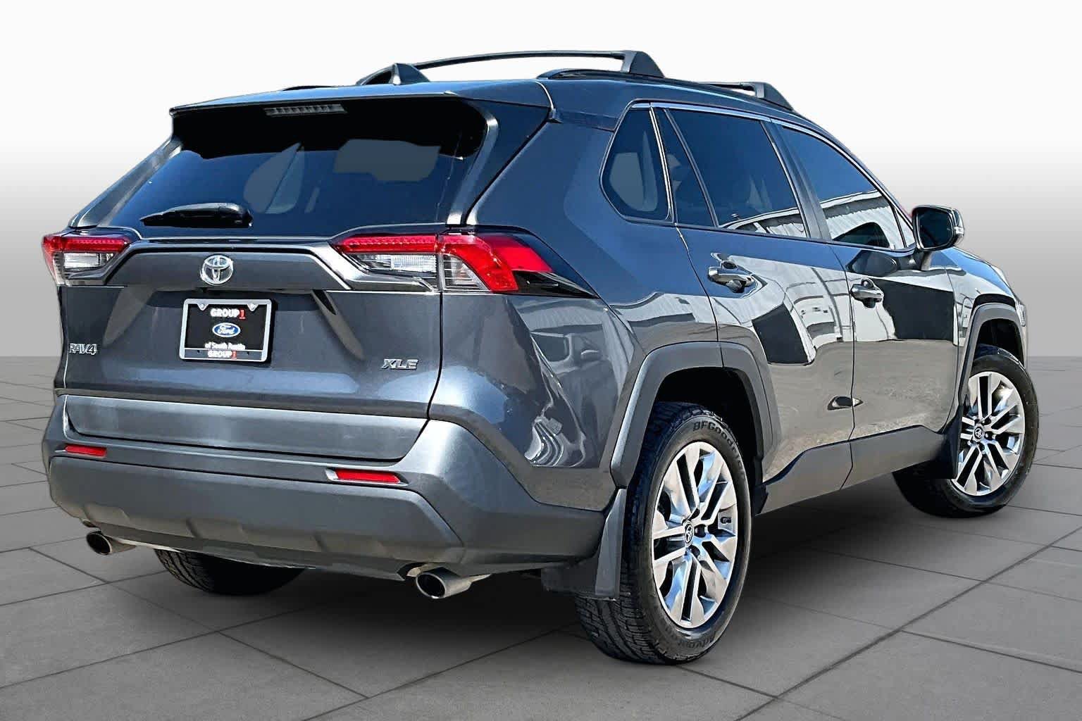 Used 2019 Toyota RAV4 XLE Premium FWD image 7