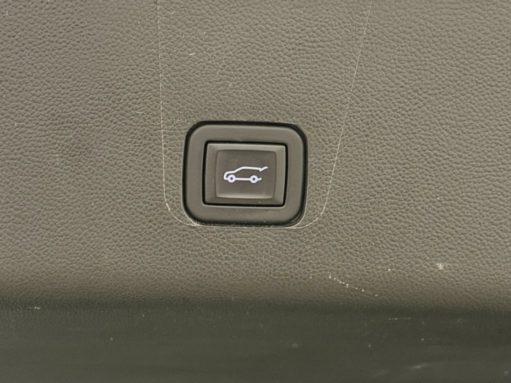 Certified 2023 Chevrolet Traverse RS w/ LPO, Floor Liner Package image 31