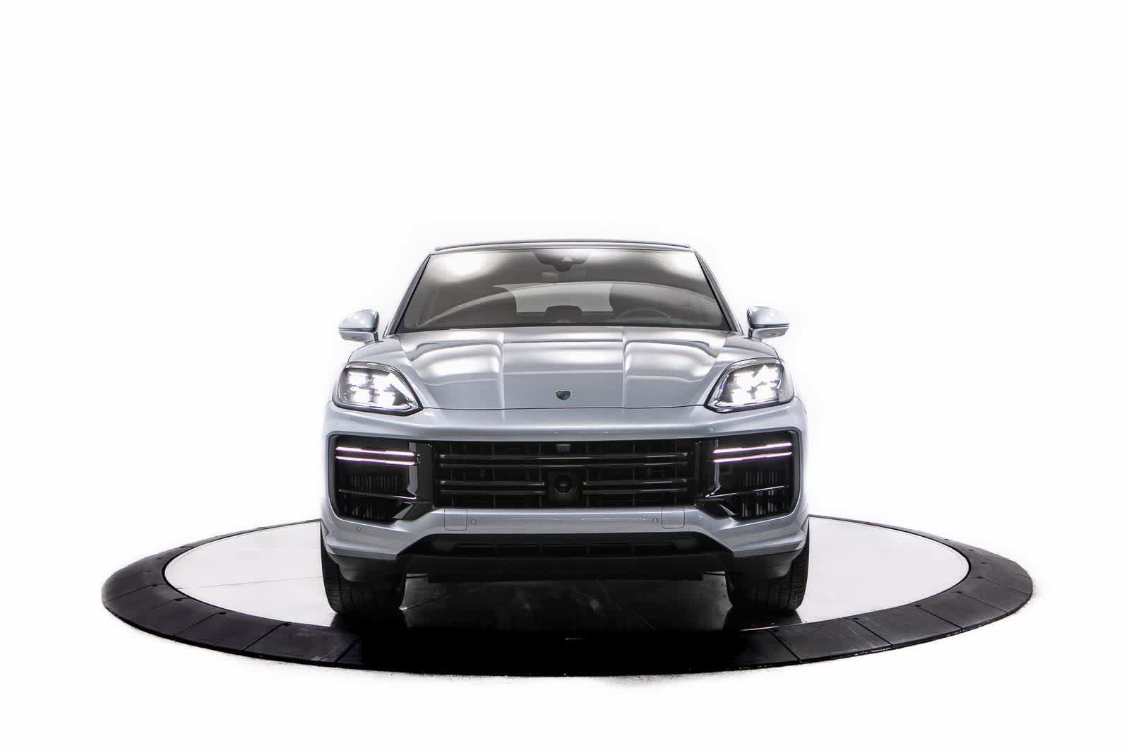 Certified 2025 Porsche Cayenne Turbo AWD/4WD image 10