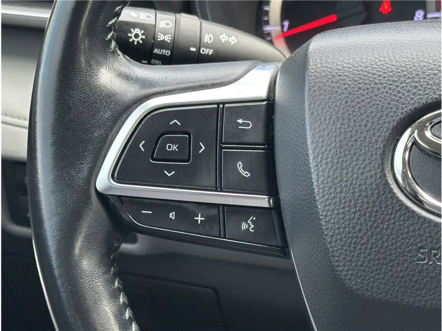 Used 2020 Toyota Highlander LE image 23