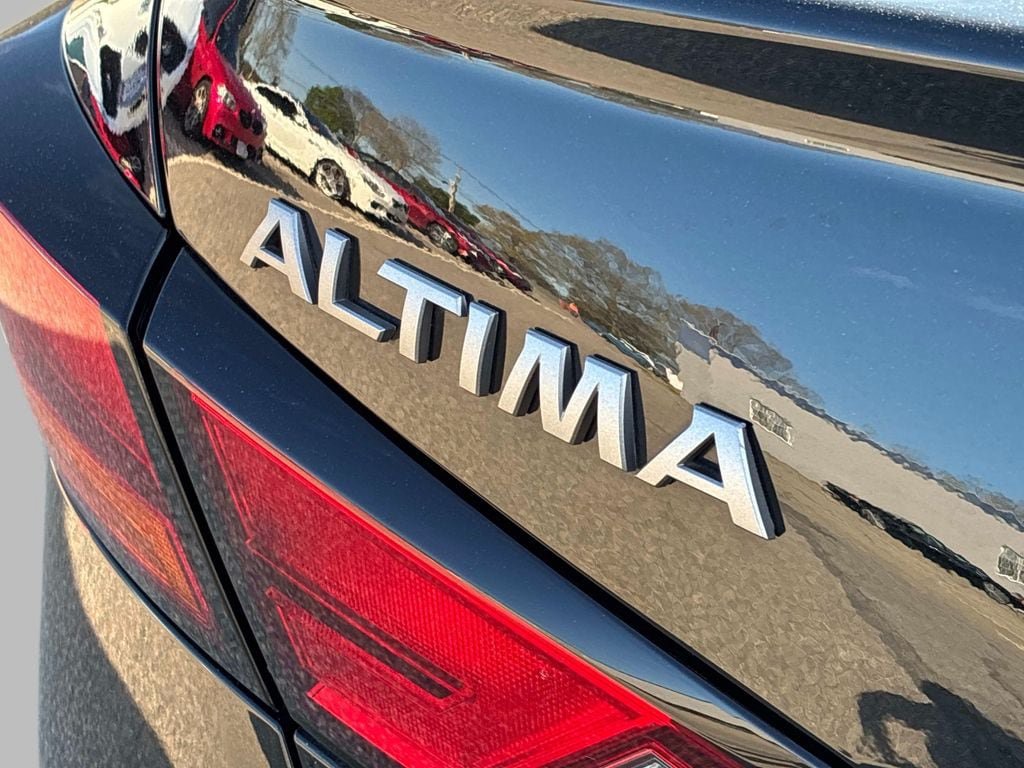 Used 2024 Nissan Altima 2.5 S FWD image 11