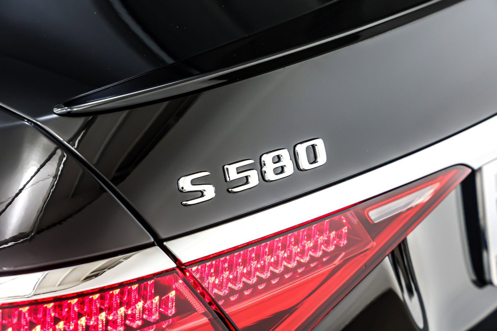 Certified 2025 Mercedes-Benz S 580 4MATIC Sedan image 11