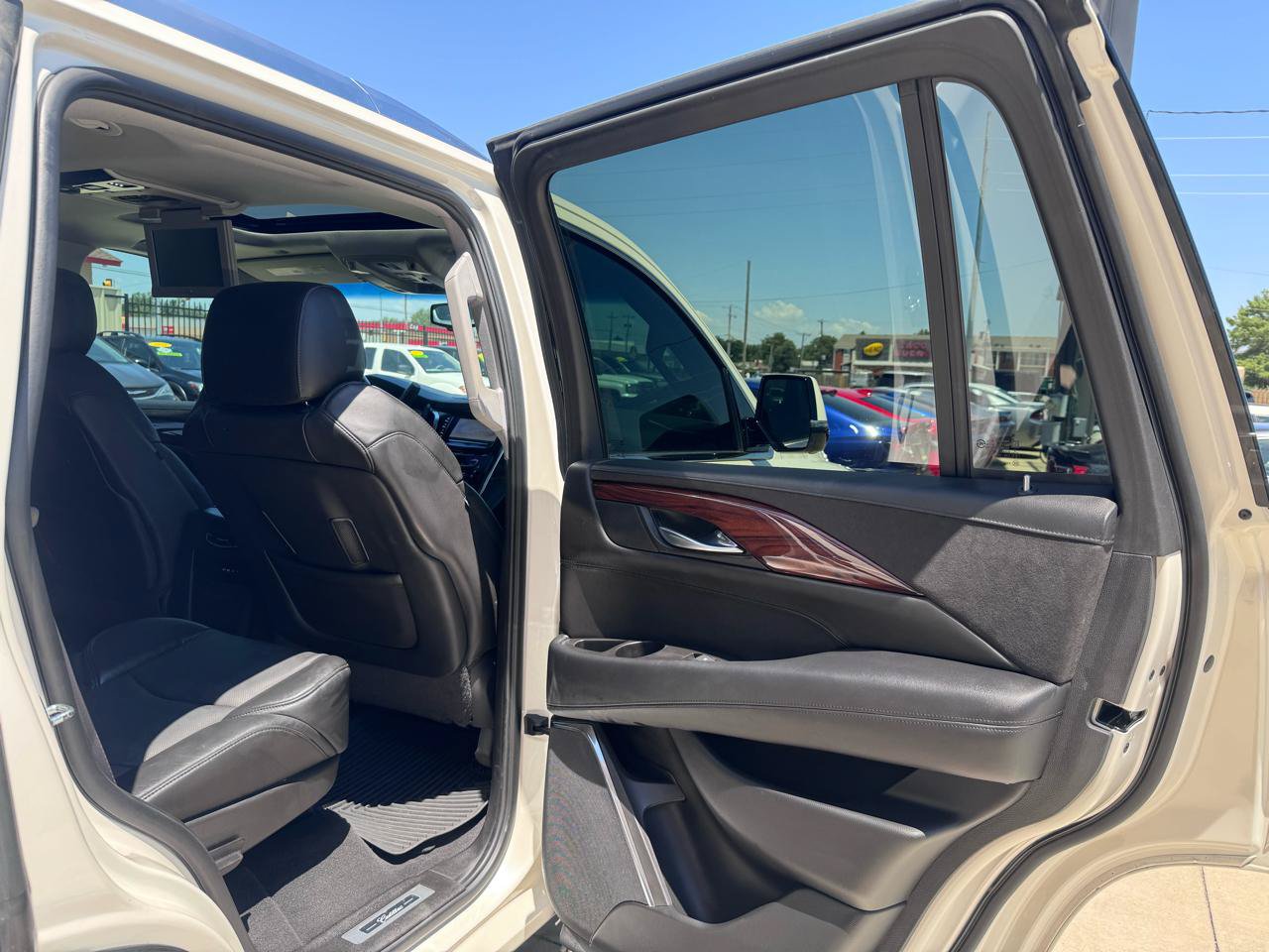 Used 2015 Cadillac Escalade Premium RWD image 58