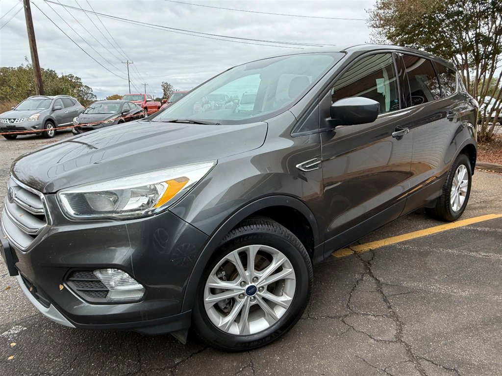 Used 2017 Ford Escape SE image 3