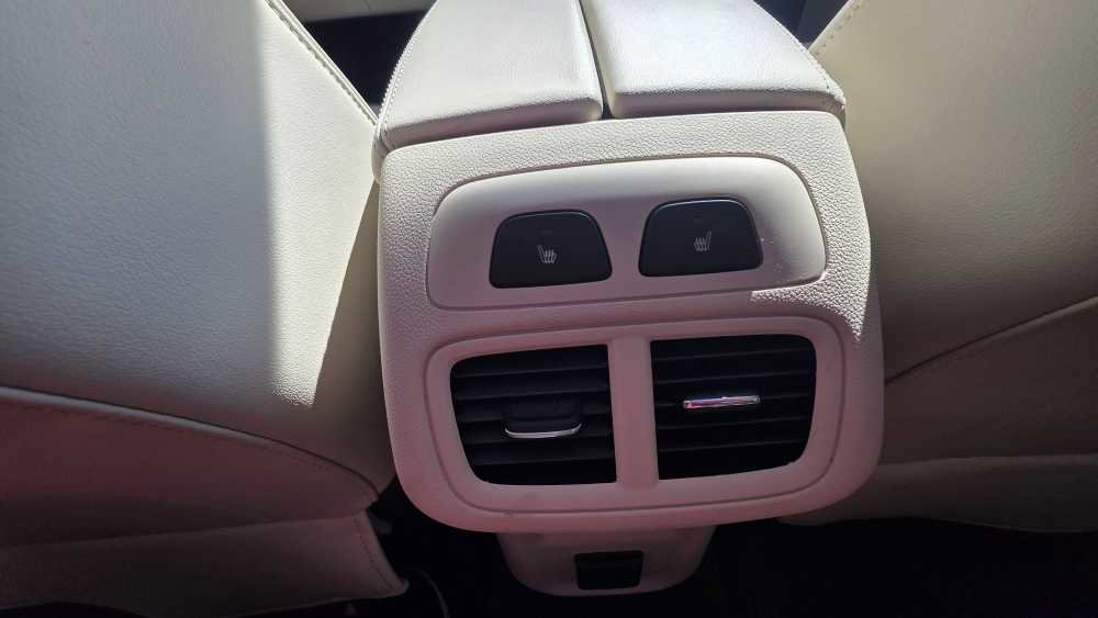 Used 2023 Buick Envision Avenir image 25