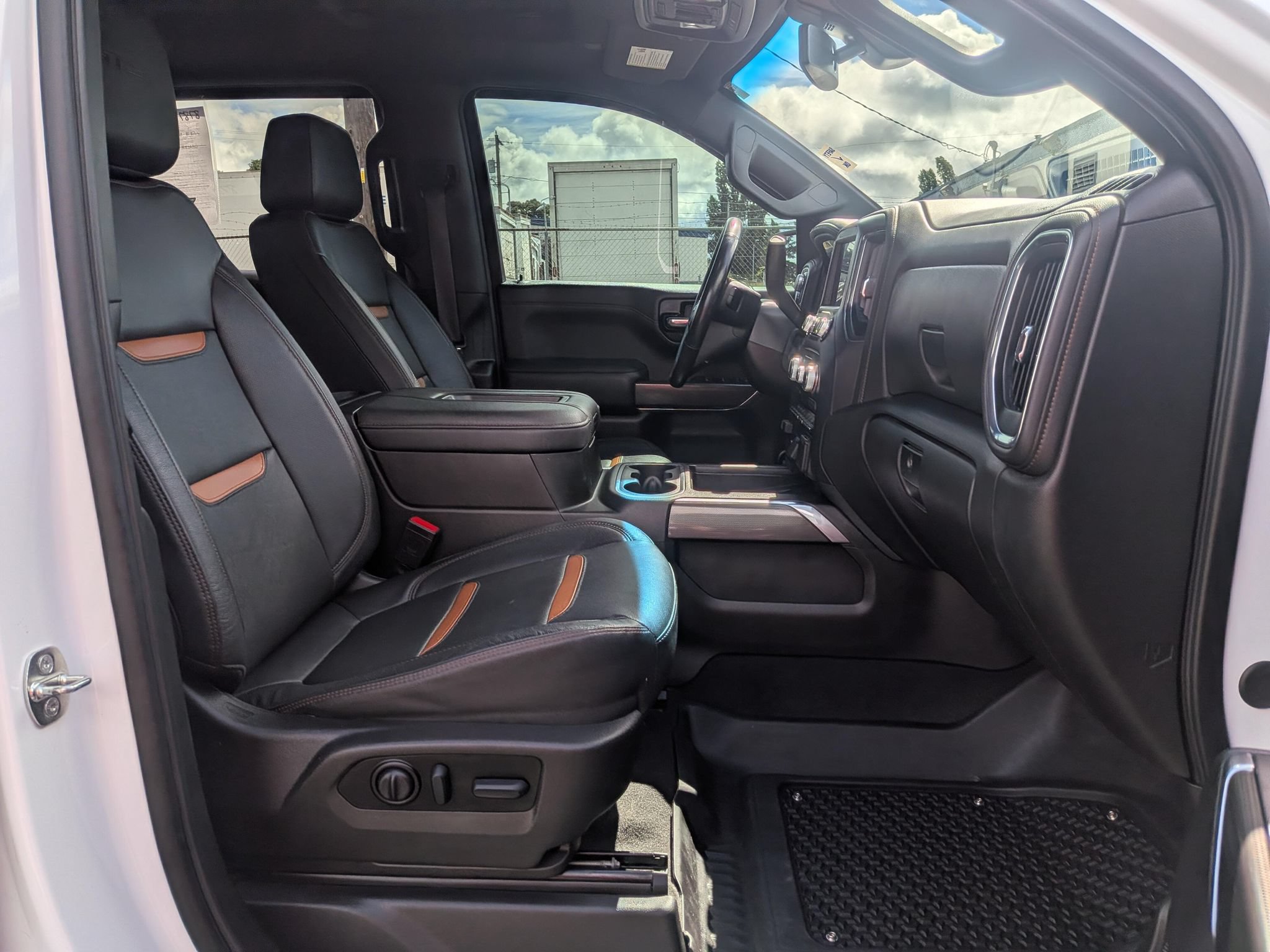 Used 2022 GMC Sierra 1500 AT4 w/ AT4 Carbonpro Edition AWD/4WD image 8
