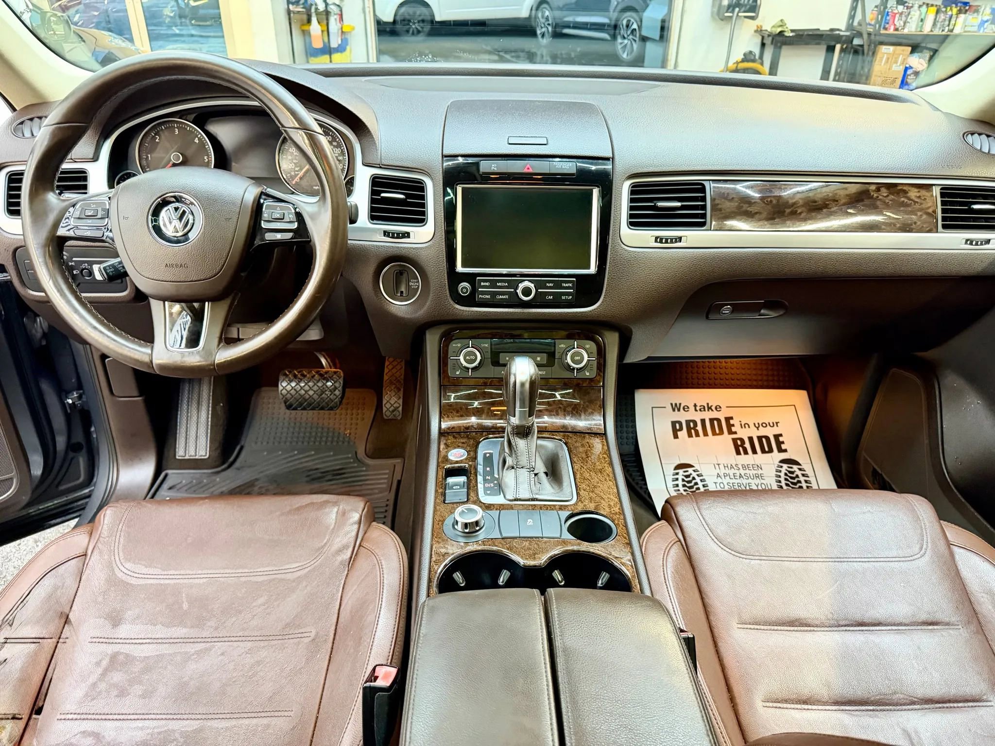 Used 2013 Volkswagen Touareg TDI image 13