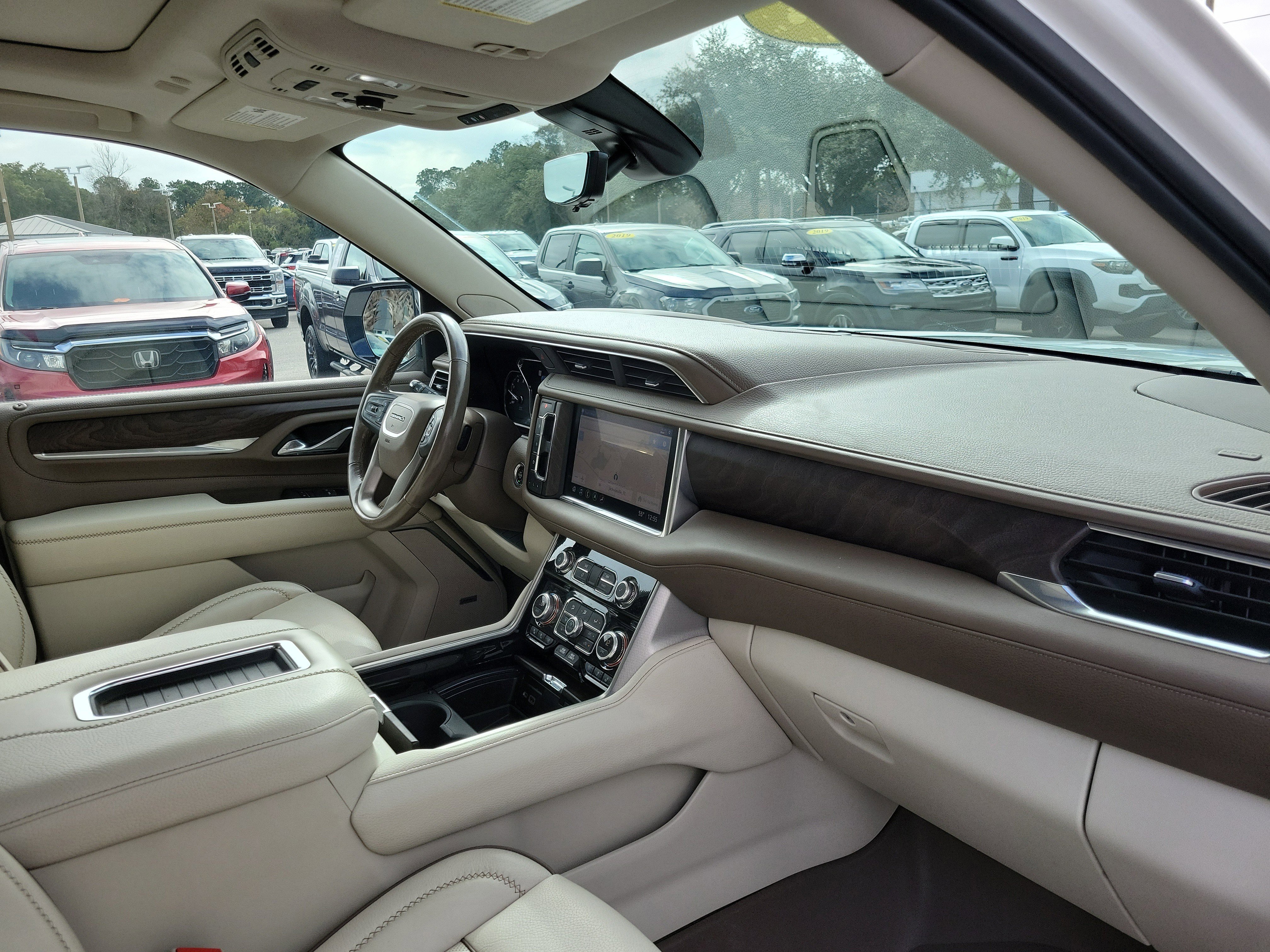 Used 2021 GMC Yukon Denali w/ Denali Premium Package image 30