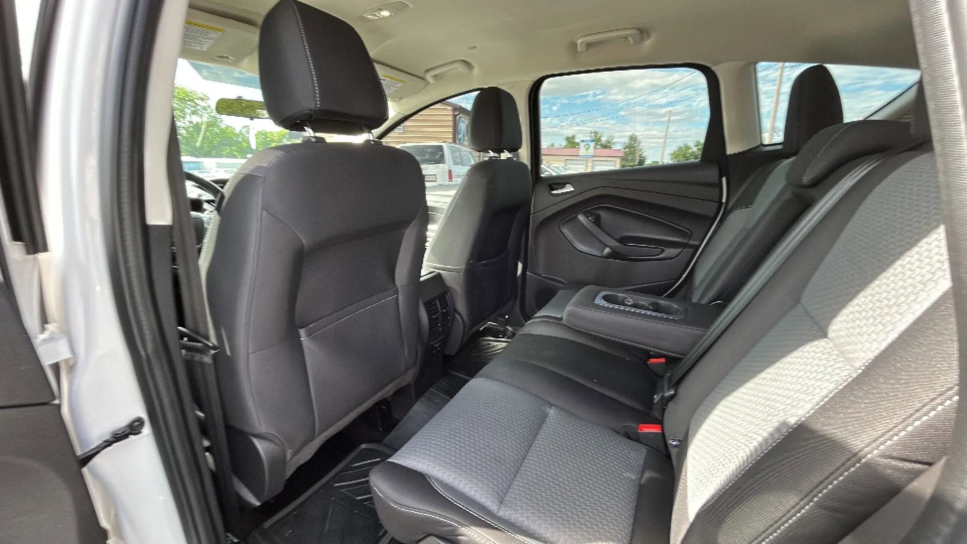 Used 2017 Ford C-MAX SE w/ Interior Protection Package FWD image 6