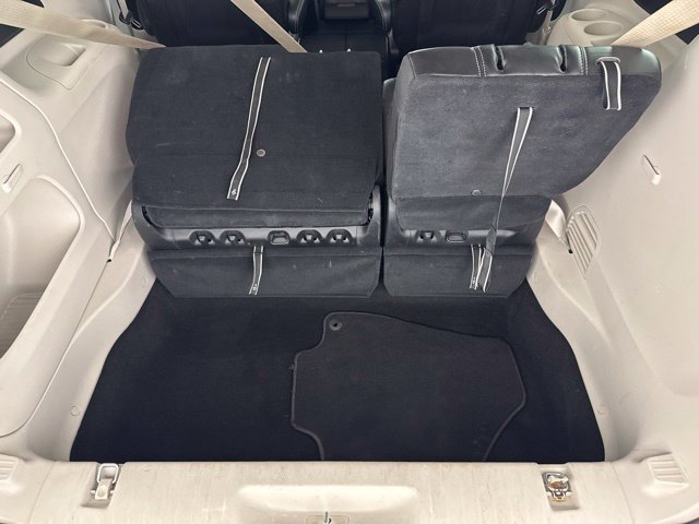 Used 2023 Chrysler Pacifica Touring-L FWD image 30