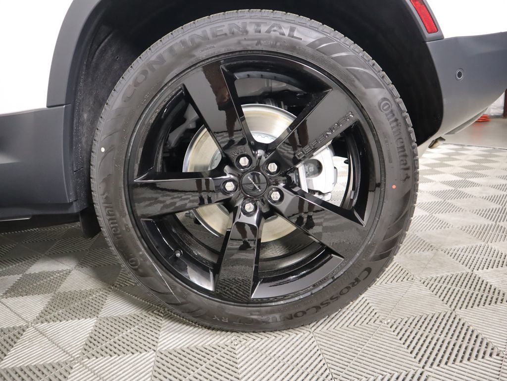 New 2026 Land Rover Defender 110 S image 31