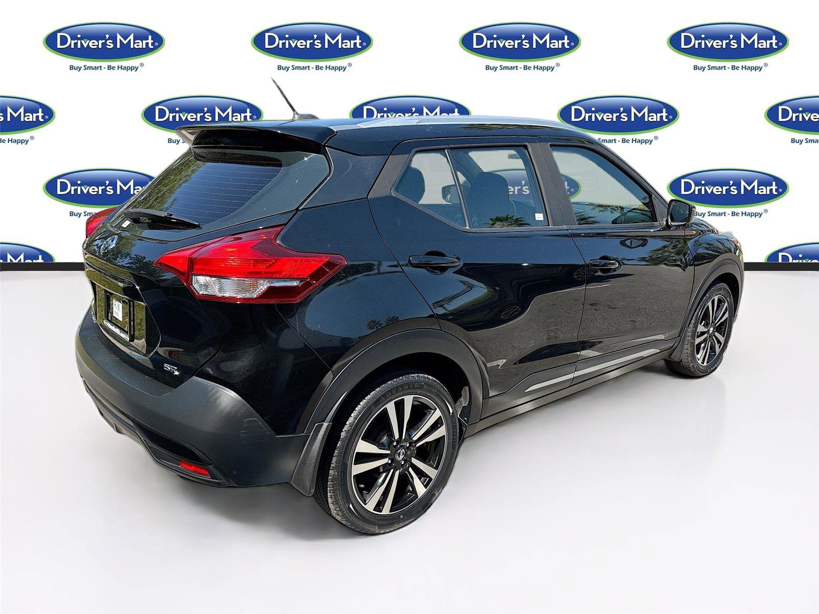 Used 2018 Nissan Kicks SR image 7
