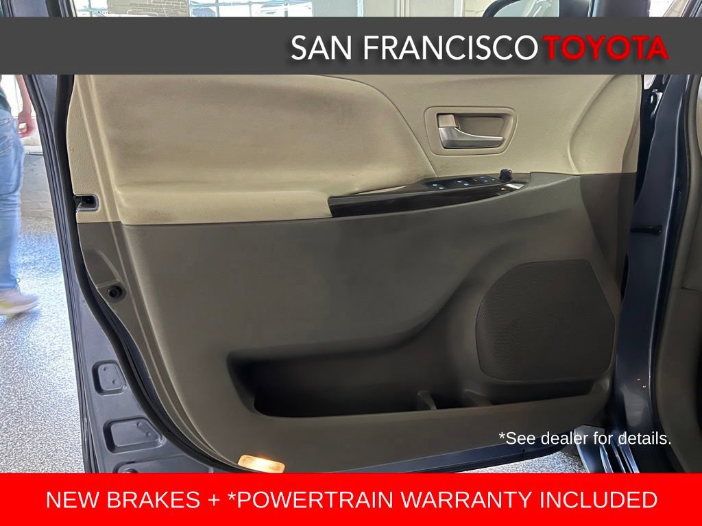 Used 2016 Toyota Sienna XLE Premium FWD image 41