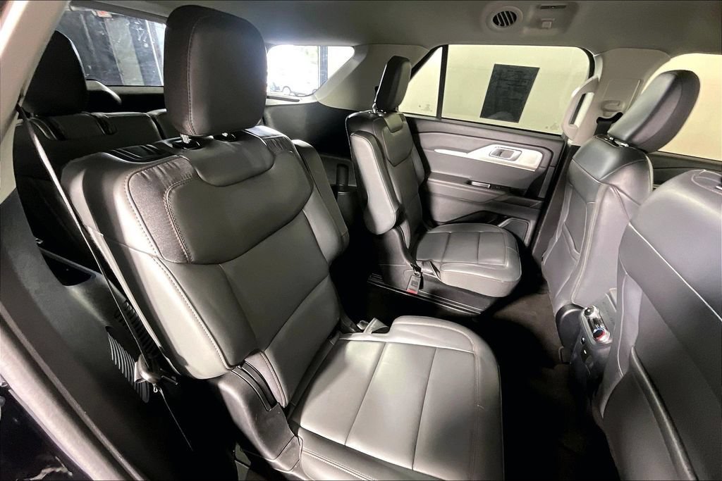 Used 2025 Ford Explorer Active w/ Active Comfort Package RWD image 34