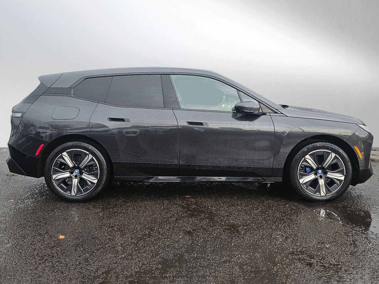 Used 2025 BMW iX xDrive50 image 2