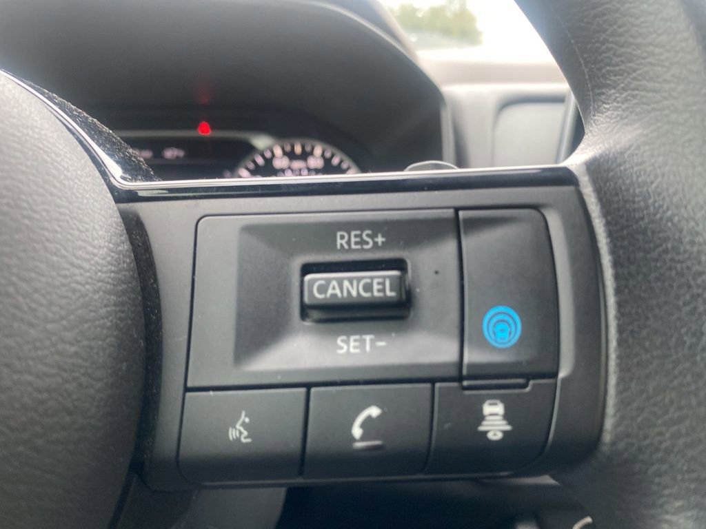 Used 2023 Nissan Rogue SV image 17