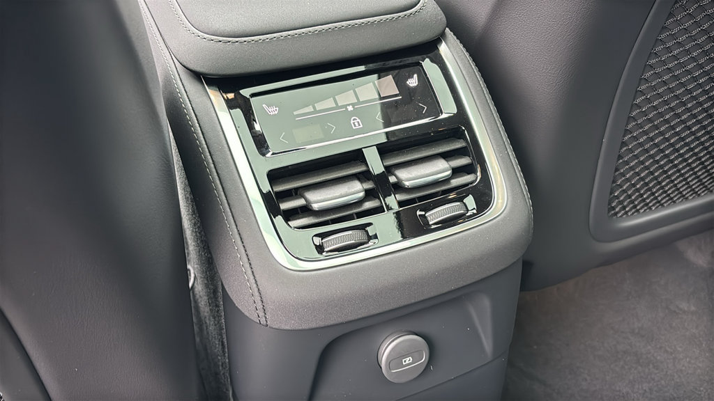 New 2027 Volvo XC90 B6 Ultra AWD/4WD image 9