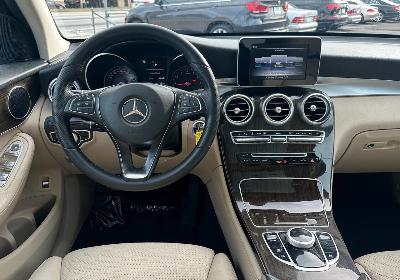 Used 2019 Mercedes-Benz GLC 300 w/ Premium Package image 21