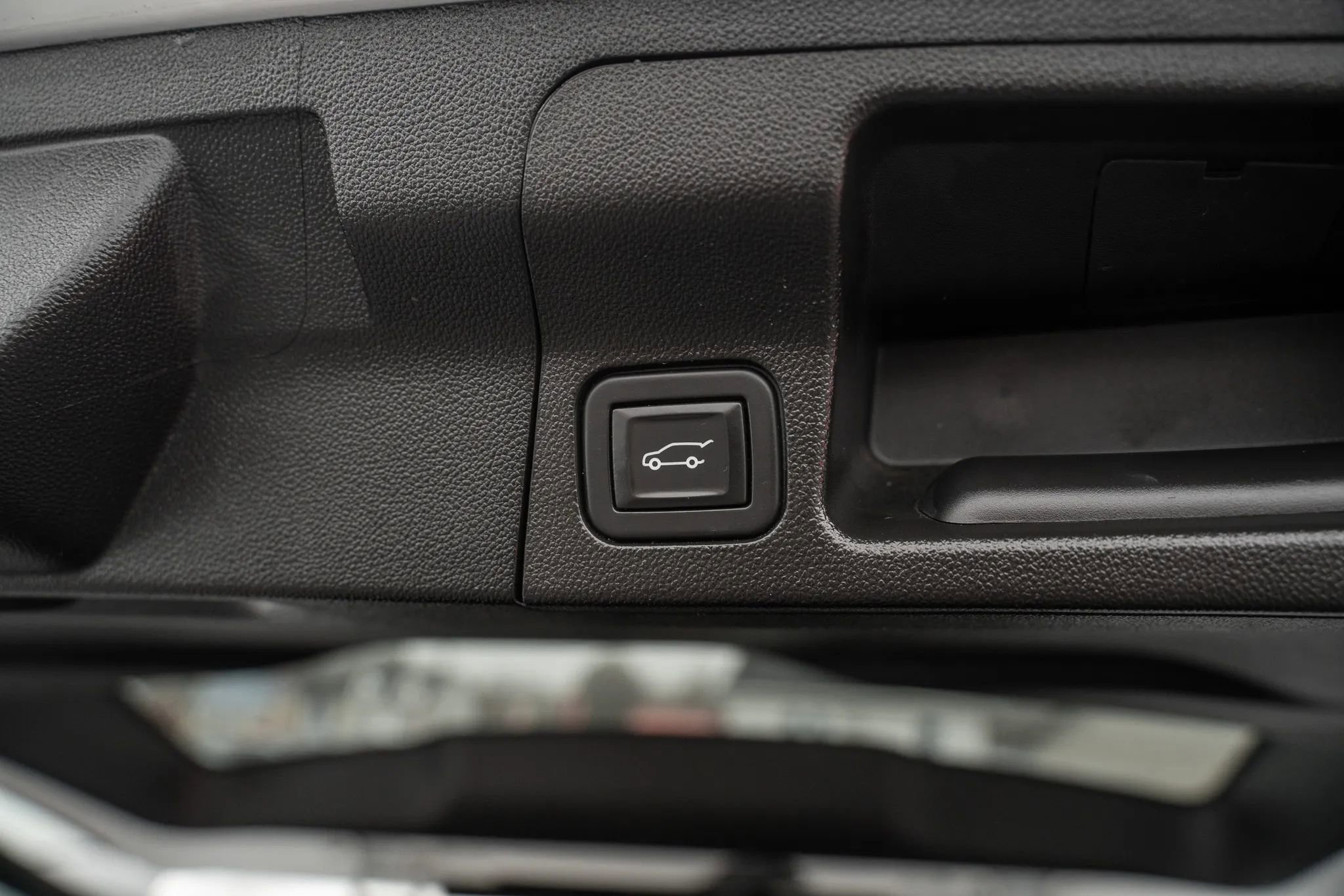 Used 2022 GMC Acadia SLT w/ LPO, Floor Liner Package image 11