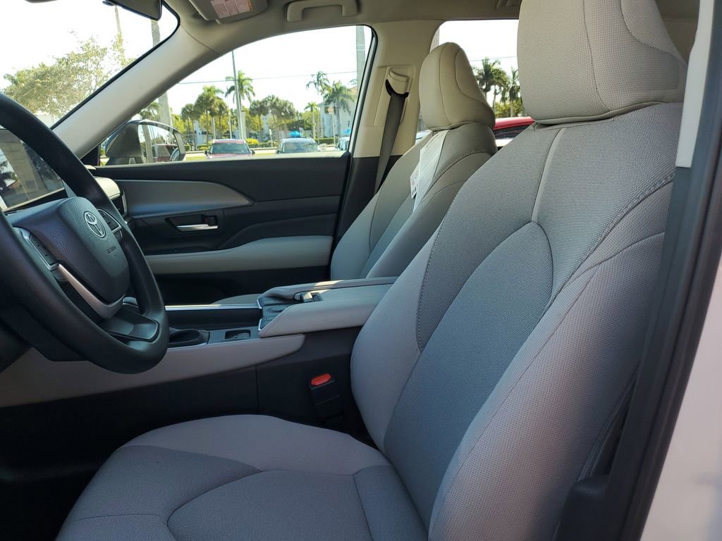 New 2026 Toyota Grand Highlander LE image 16